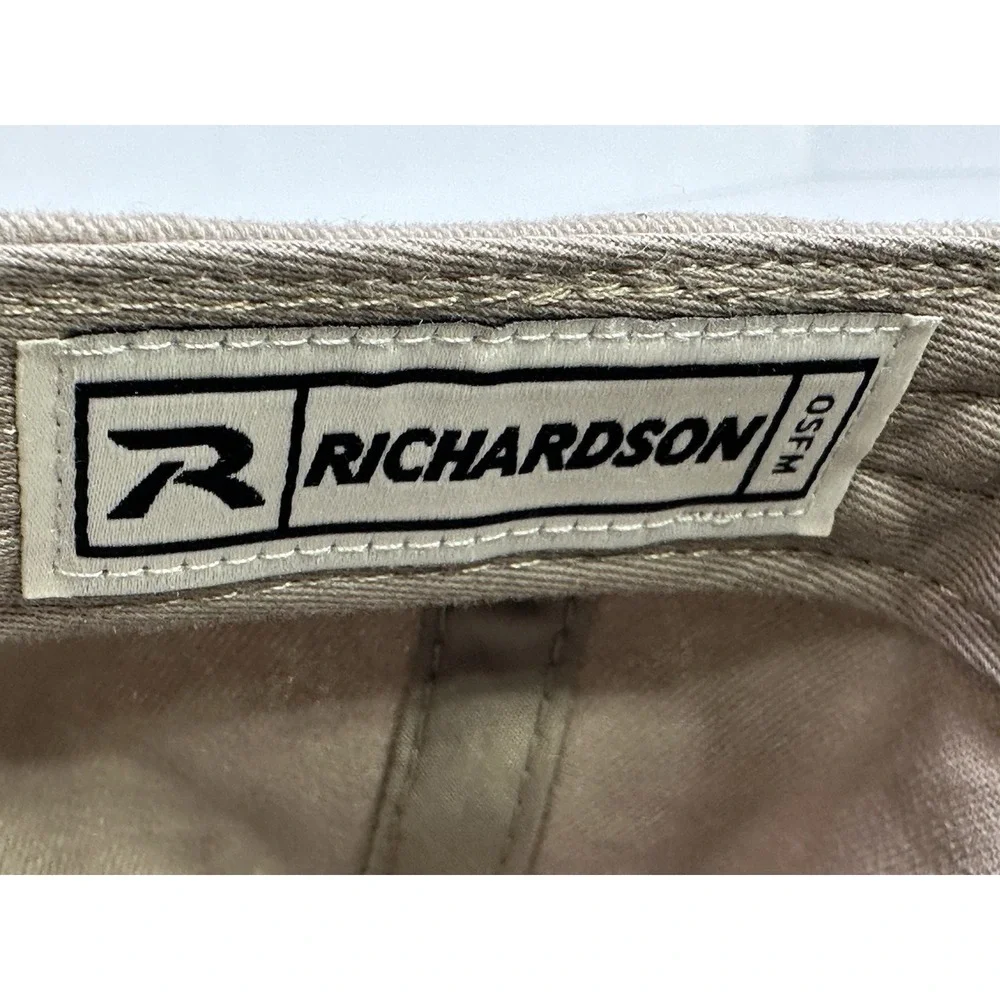 It's A Richardson OSFM Model 326 Smart Comfortable Baseball Cap Model Behavior